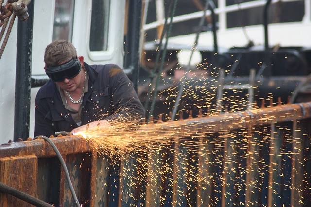 b pressure welder at work