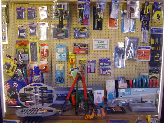 hardware store franchise