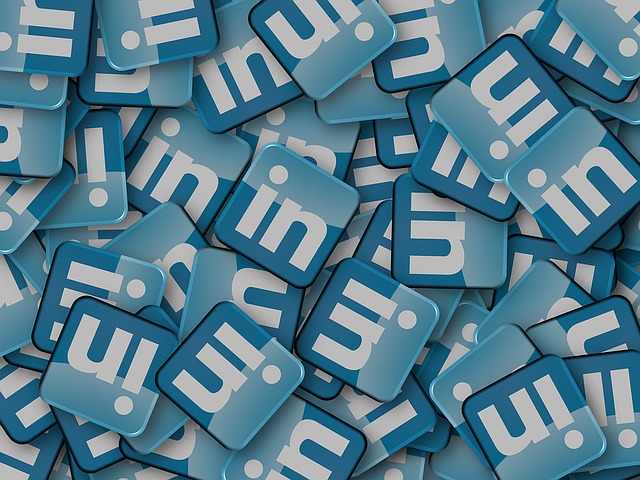 why advertise in linkedin